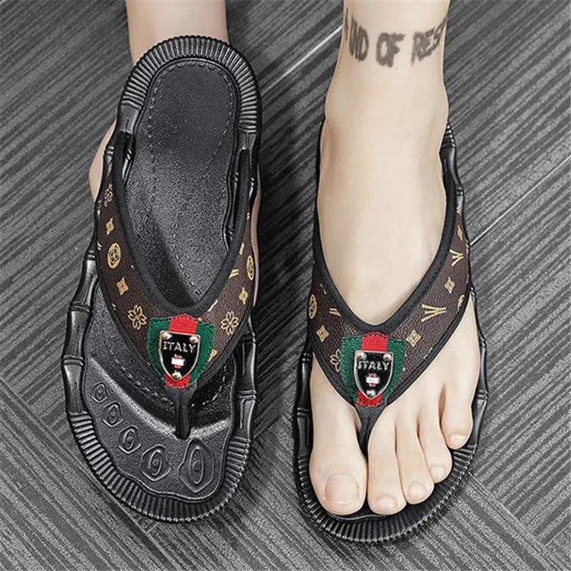 Summer Slippers Men Flip Flops Beach Sandals Non-slip Casual Flat Shoes Slippers Indoor House Shoes for Men Outdoor Slides casual slippers