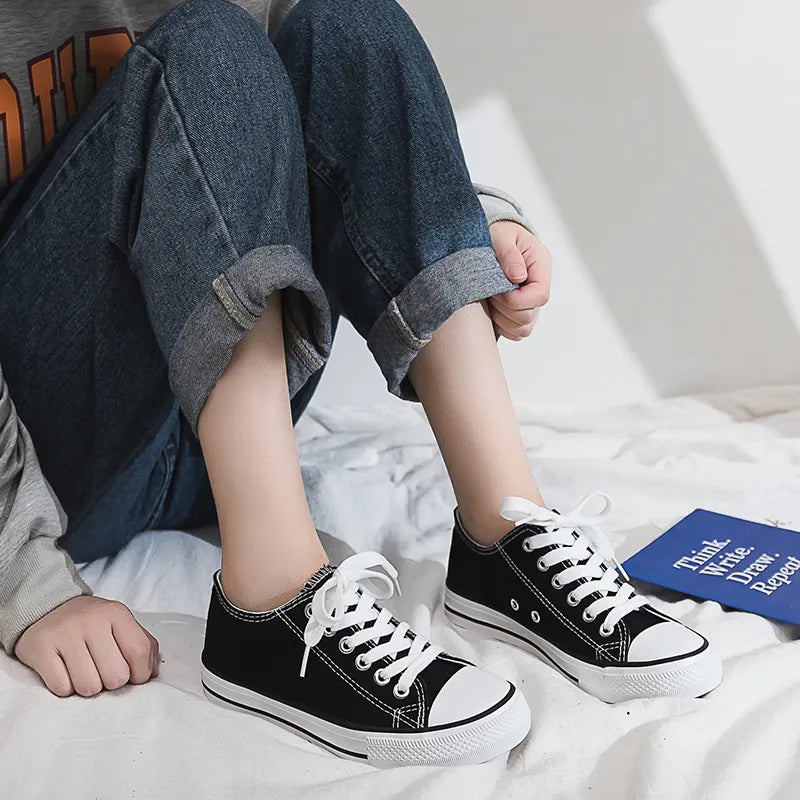 Lace Up Round Toe Sneakers Sneakers