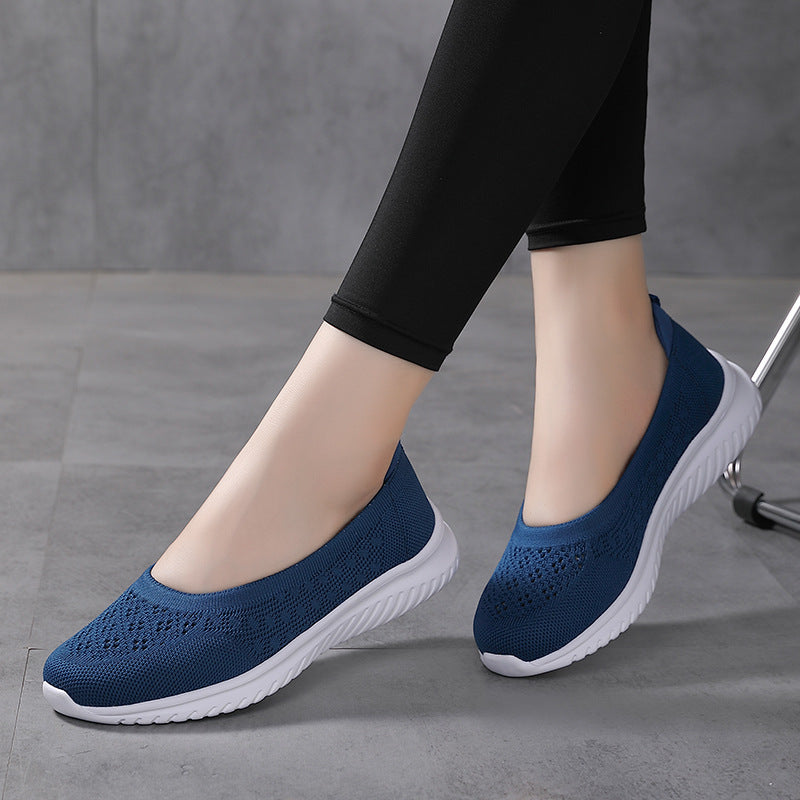 Large size soft soled fly woven women's shoes are breathable and can be easily stepped on in a fashionable single shoe for women  walking shoes