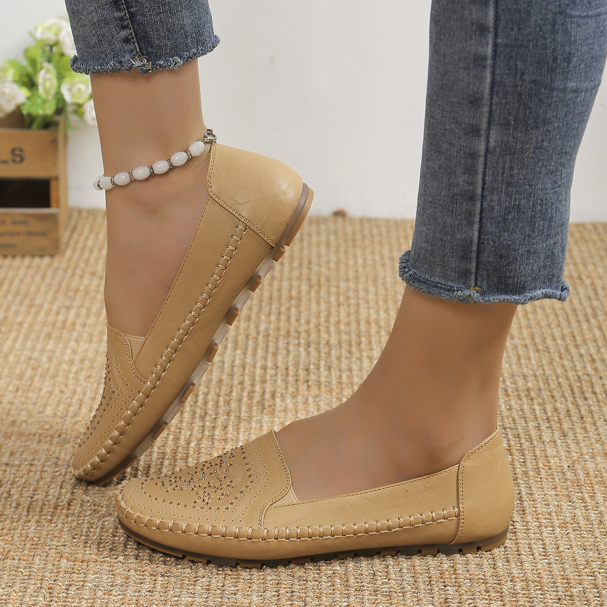 Handmade Stitching Gommino Solid Color Casual Women's Shoes  walking shoes