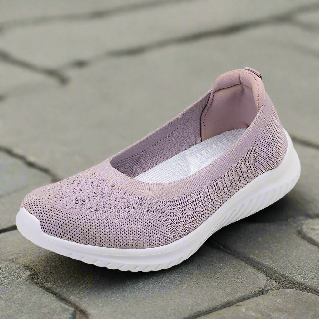 Large size soft soled fly woven women's shoes are breathable and can be easily stepped on in a fashionable single shoe for women  walking shoes