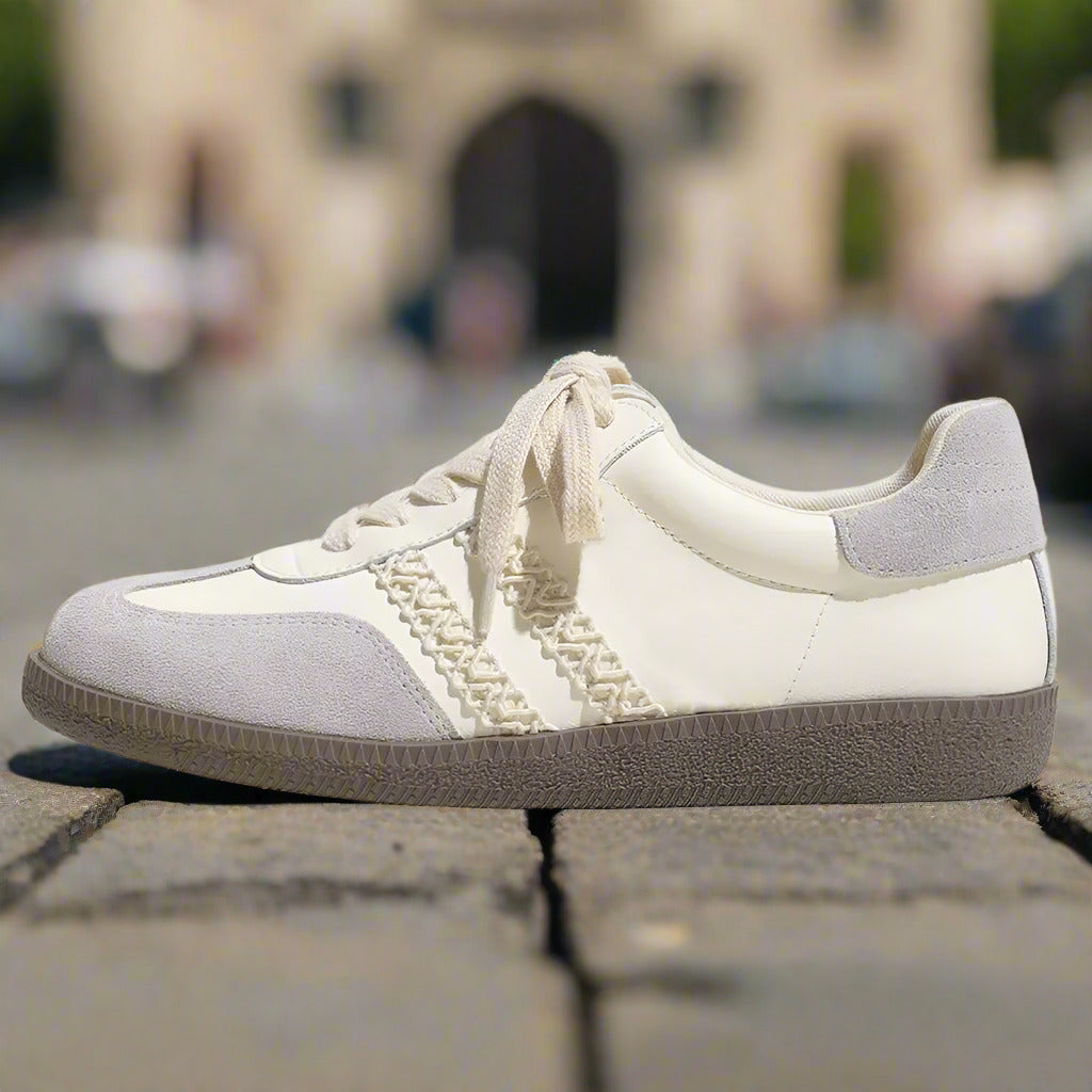 Retro lace edge genuine leather sports training casual shoes for women  walking shoes