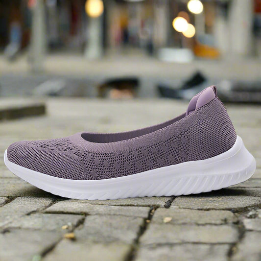 Large size soft soled fly woven women's shoes are breathable and can be easily stepped on in a fashionable single shoe for women  walking shoes