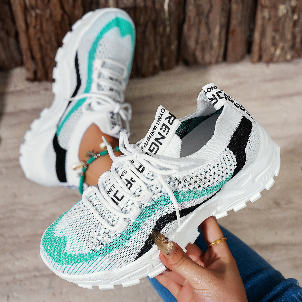 Stylish And Lightweight Soft Bottom Sports Women's Casual Shoes  walking shoes