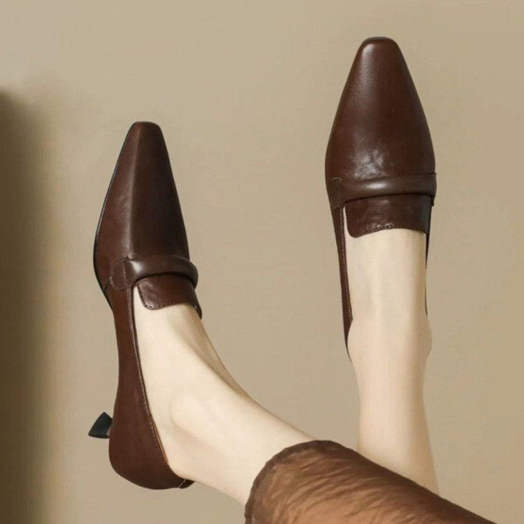 2025 New Retro French Style Minimalist Elegant High-End Niche Shoes, Women's Pointed Toe Stiletto Low Heel Plus Size Single Shoes 