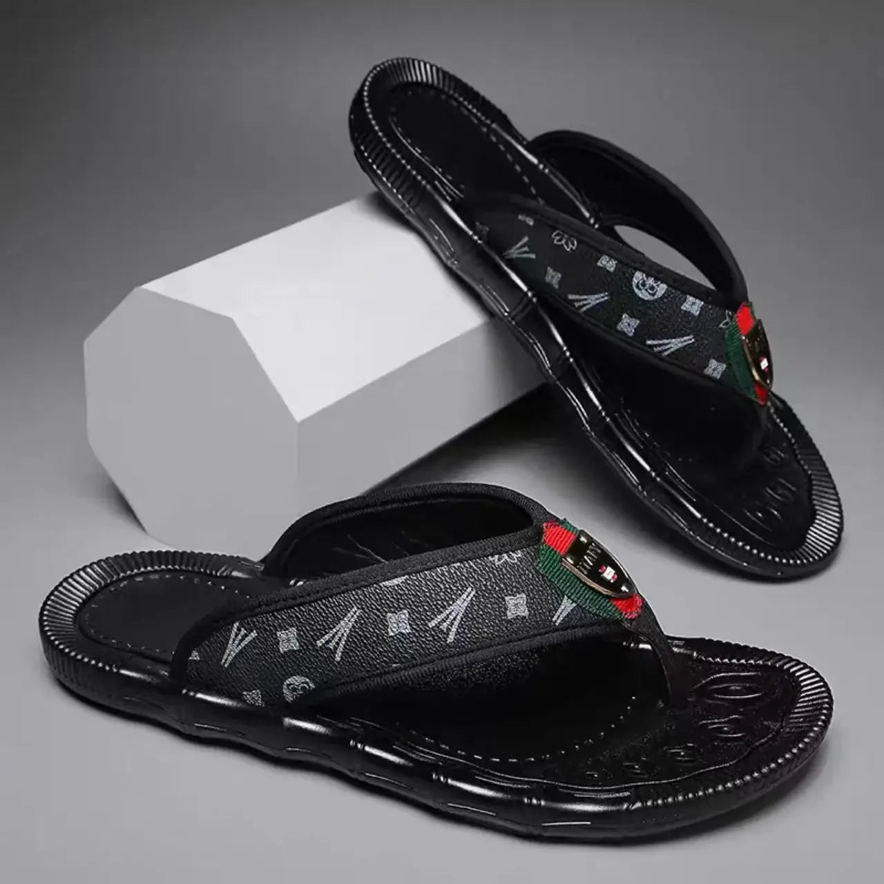 Summer Slippers Men Flip Flops Beach Sandals Non-slip Casual Flat Shoes Slippers Indoor House Shoes for Men Outdoor Slides  casual slippers