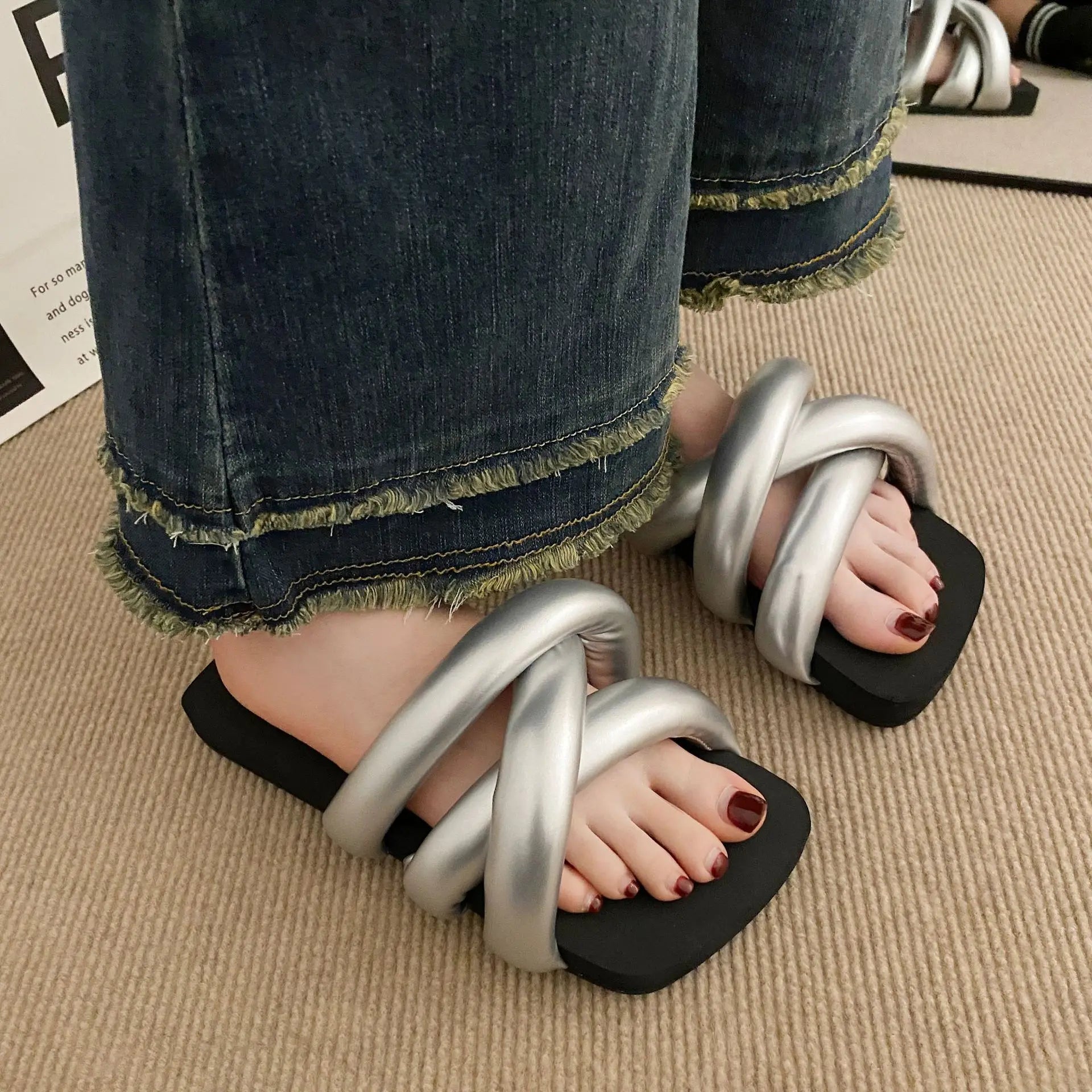 Brand Designer Slippers Summer New Flat Slippers Non-slip Fashion Silver Flip-flop Slides Beach Black Platform Open-toe Sandals  casual slippers