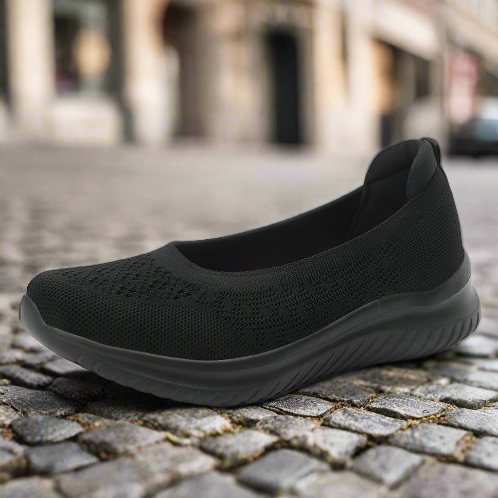 Large size soft soled fly woven women's shoes are breathable and can be easily stepped on in a fashionable single shoe for women  walking shoes