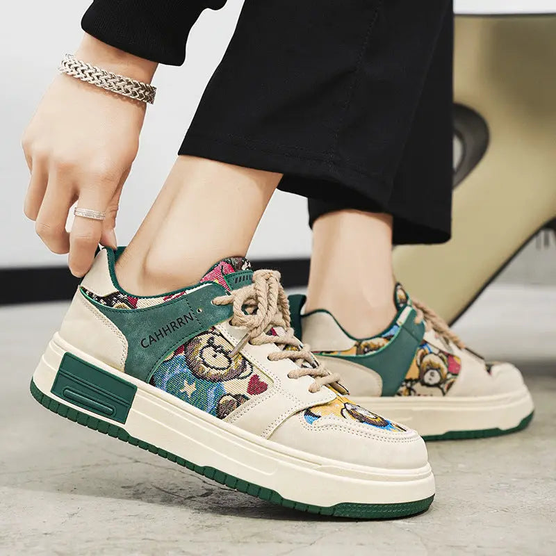 Cute little bear sneakers for students, low cut sports  Sneakers