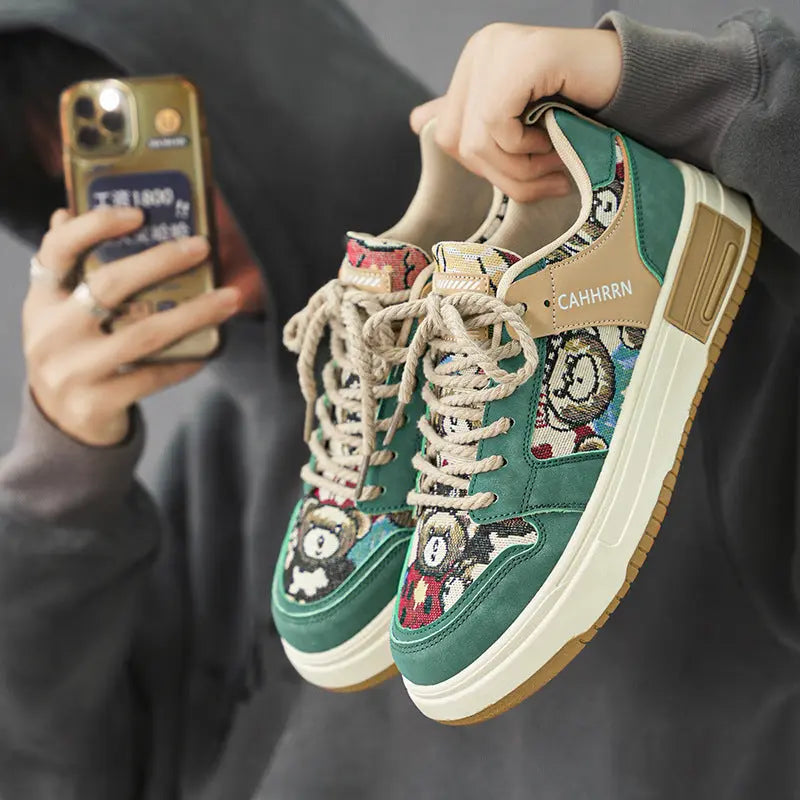Cute little bear sneakers for students, low cut sports  Sneakers