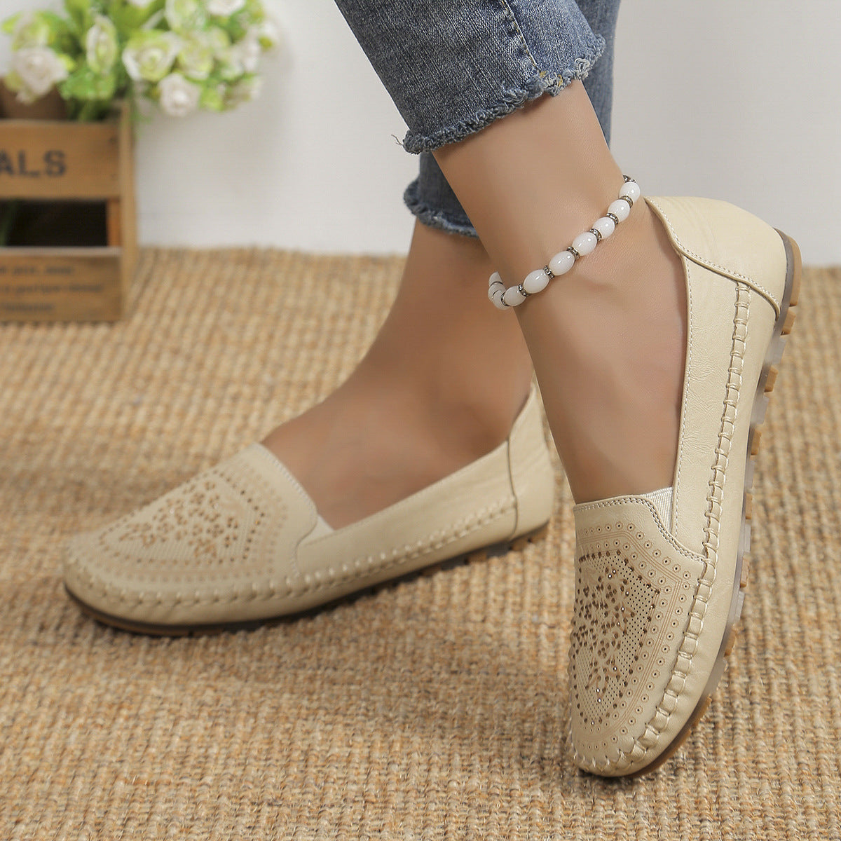 Handmade Stitching Gommino Solid Color Casual Women's Shoes  walking shoes