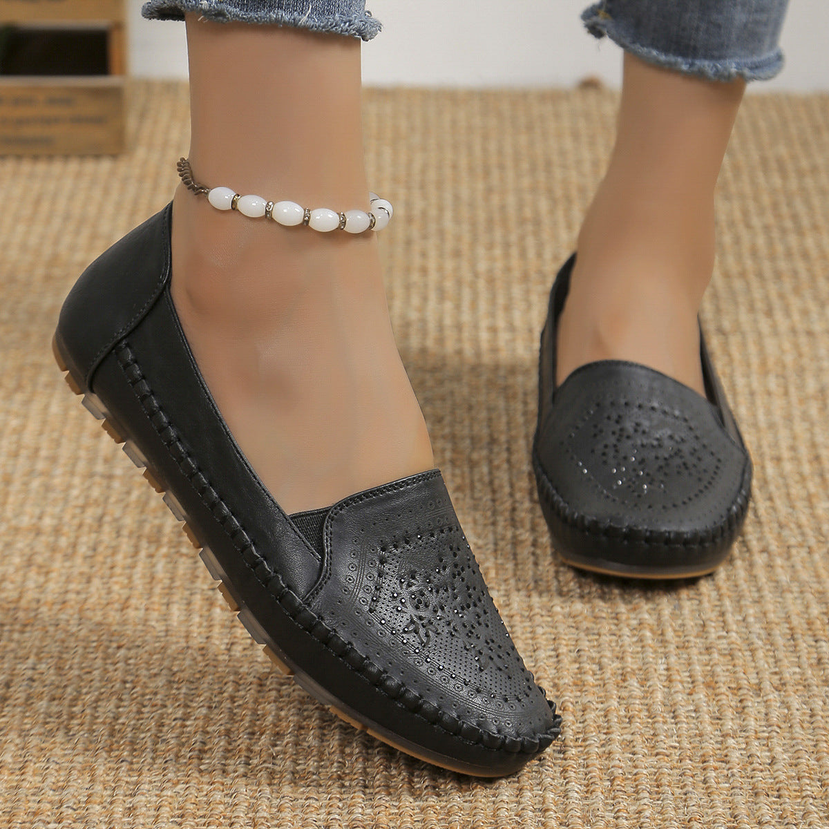 Handmade Stitching Gommino Solid Color Casual Women's Shoes  walking shoes